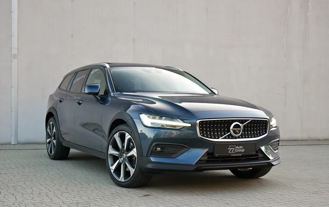 Volvo V60 Cross Country cena 164900 przebieg: 104604, rok produkcji 2020 z Kraków małe 742